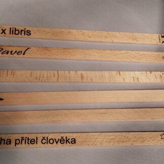 Dřevěná záložka do knihy s gravírováním